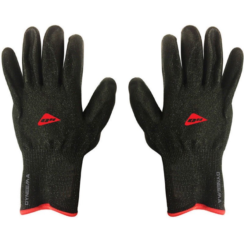 The fantastic physical properties of Dyneema lend themselves to this tough-as-nails glove.